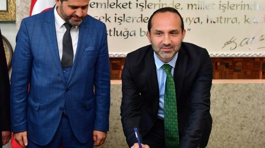 &Uuml;nye&rsquo;ye Yeni Meydan