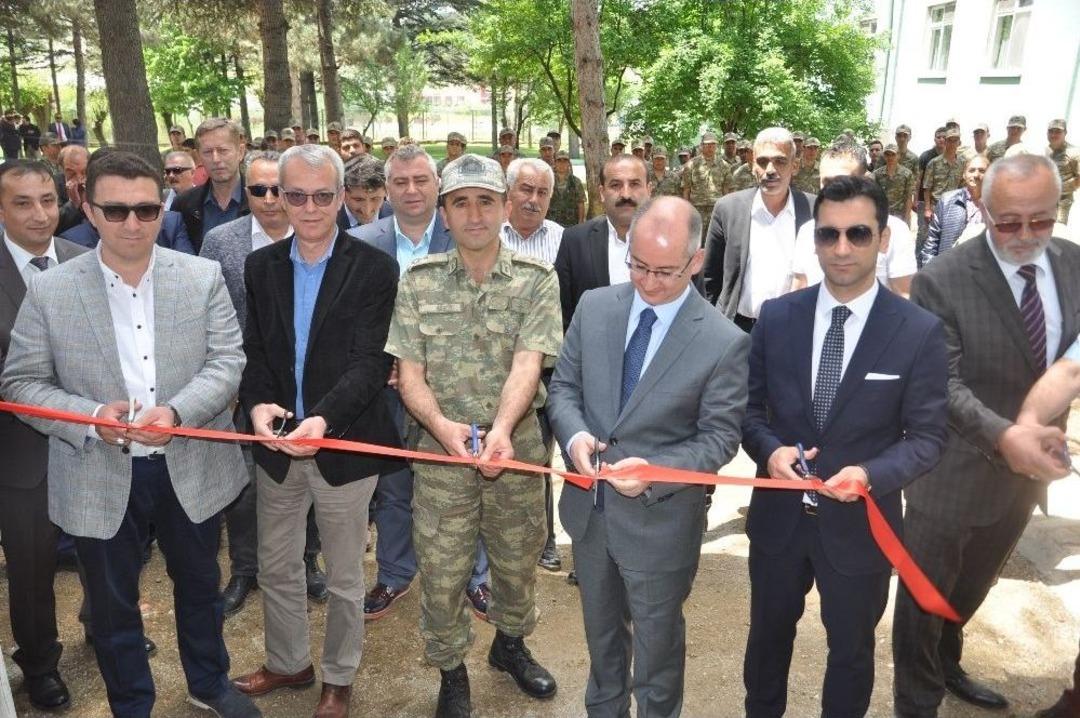 Kışlada Askerler İ&ccedil;in Yapılan Tesislerin A&ccedil;ılışı Yapıldı