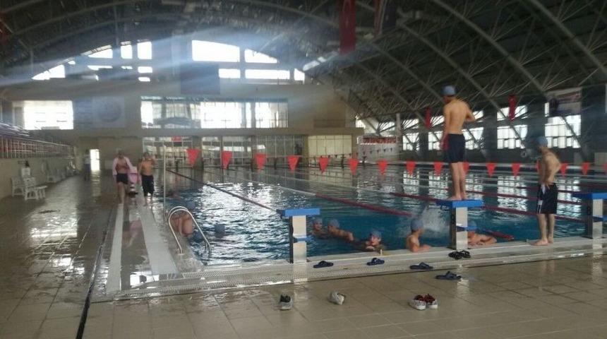 Edremit Belediyesi &Ouml;ğrencileri Havuzla Buluşturdu