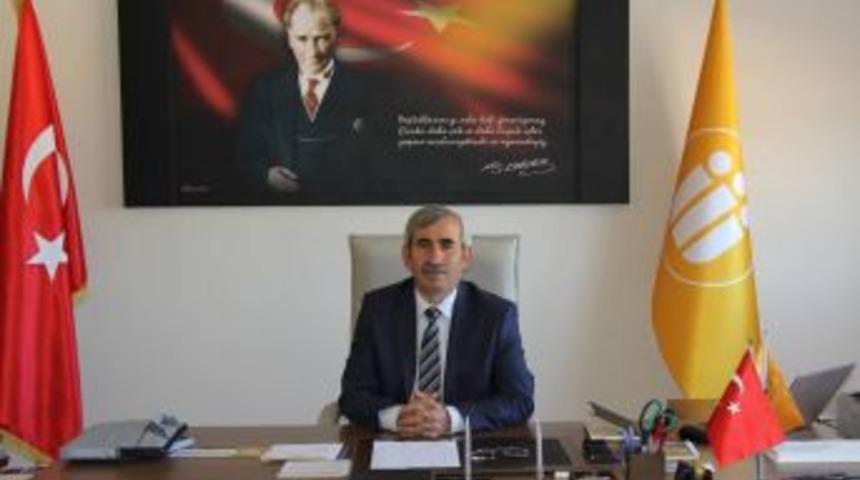 Prof. Dr. &Ouml;nal İletişim Fak&uuml;ltesi Dekanlığına Atandı