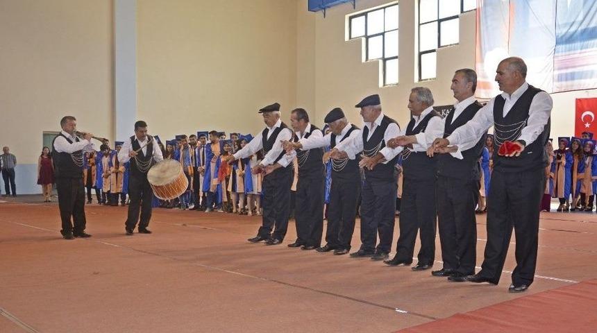 Sungurlu Myo Mezuniyet Sevinci