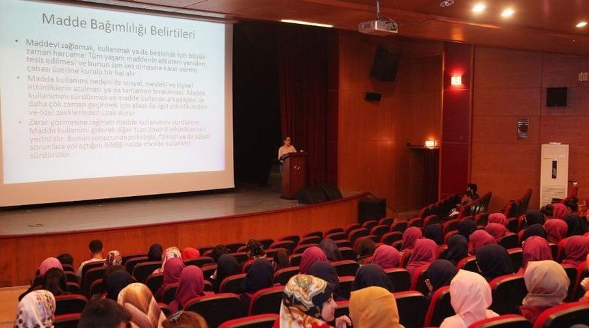 Ahlat&rsquo;ta "madde Kullanımı Ve Bağımlılığıyla M&uuml;cadele" Eğitimi