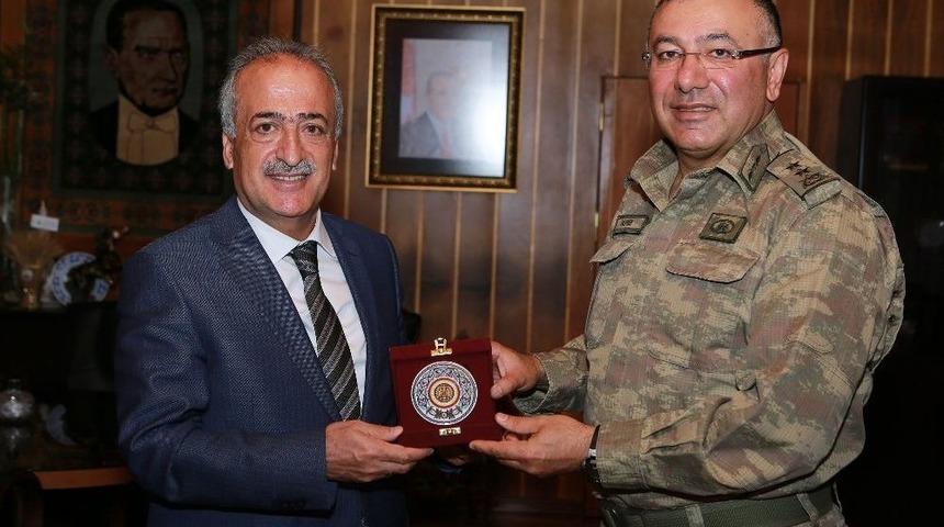 Rekt&ouml;r &Ccedil;omaklı, Jandarma B&ouml;lge Komutanı Alpar İle Bir Araya Geldi