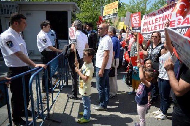 Maket Ev Mağdurları Ak Parti Önünde Eylem Yaptı