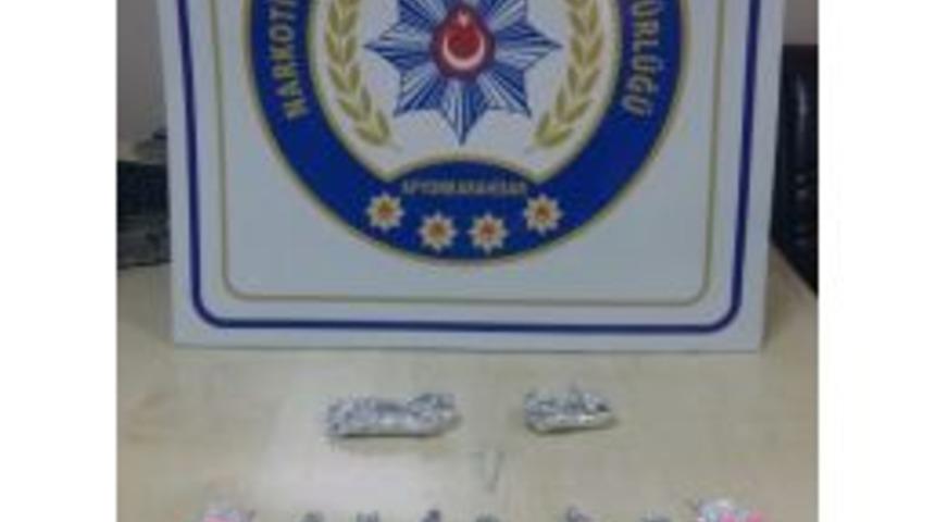 Zehir Tacirleri Uyuşturucu Ve Tabanca İle Yakalandı