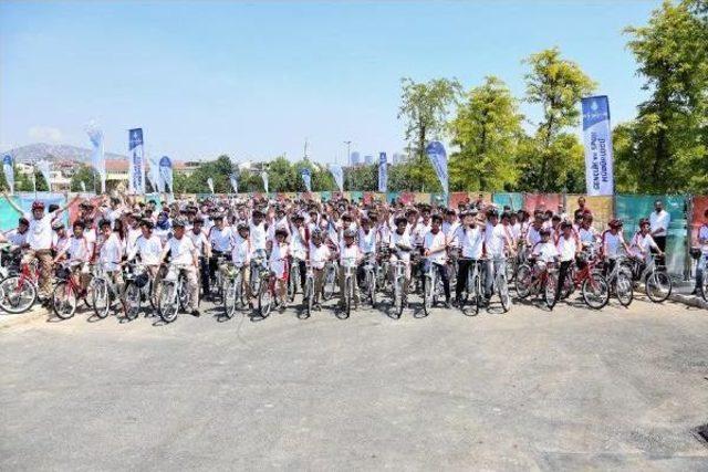 İbb'den İstanbul'un Okullarına 39 Bin Bisiklet