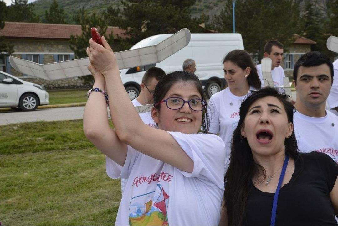 G&ouml;ky&uuml;z&uuml;nde Engel Yok