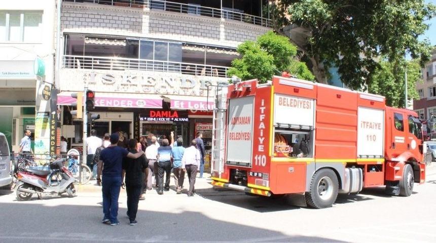 Restoranda &Ccedil;ıkan Yangın Paniğe Neden Oldu