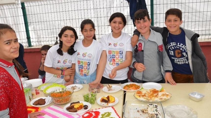 Hanönü’nde Yatılı Okuyan Öğrenciler Yararına Kermes Düzenlendi