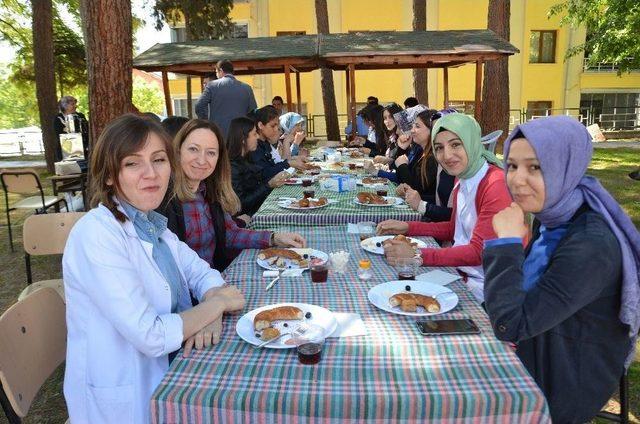 Hanönü’nde Yatılı Okuyan Öğrenciler Yararına Kermes Düzenlendi