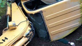 Devrilen Iş Makinesinin Altında Kalan Operatör Öldü