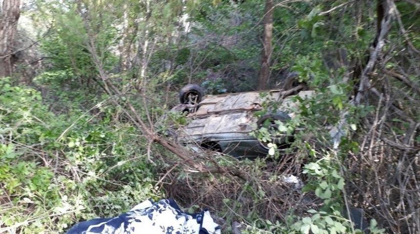 Otomobil U&ccedil;uruma Yuvarlandı: 1 &Ouml;l&uuml;, 3 Yaralı