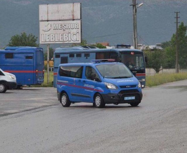 Fetö Sanıklarını Taşıyan Cezaevi Nakil Aracı Spin Attı