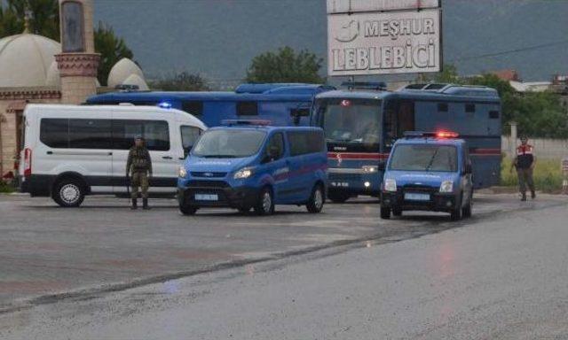 Fetö Sanıklarını Taşıyan Cezaevi Nakil Aracı Spin Attı