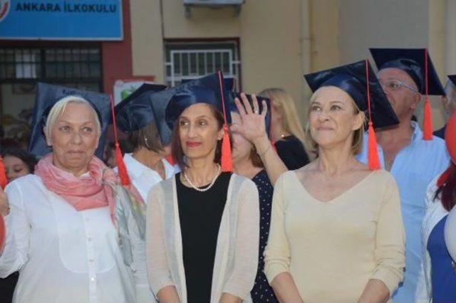 50 Yıllık Mezunlar, Ikinci Diplomalarını Aldı