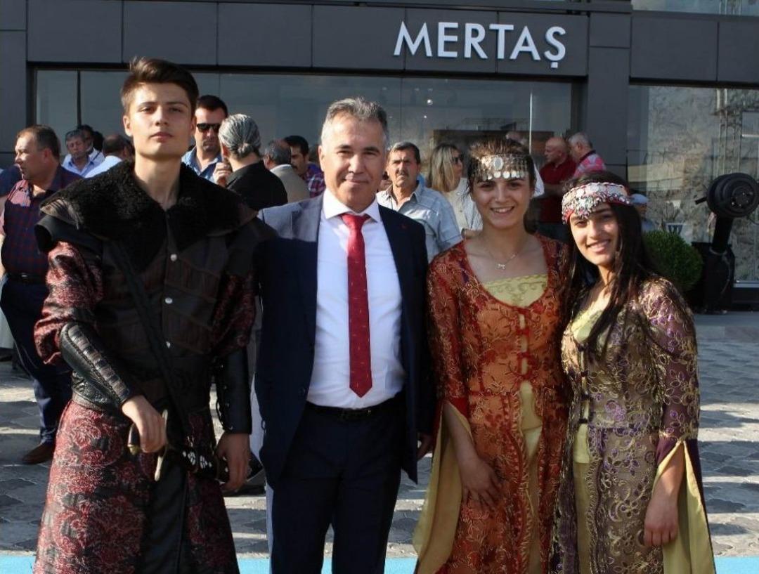 K&ouml;rfezin En B&uuml;y&uuml;k Seramik Mağazası Edremit&rsquo;te A&ccedil;ıldı