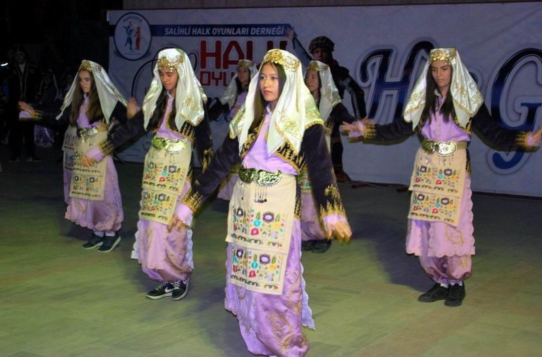 Salihli Halk Oyunları İle Şenlendi