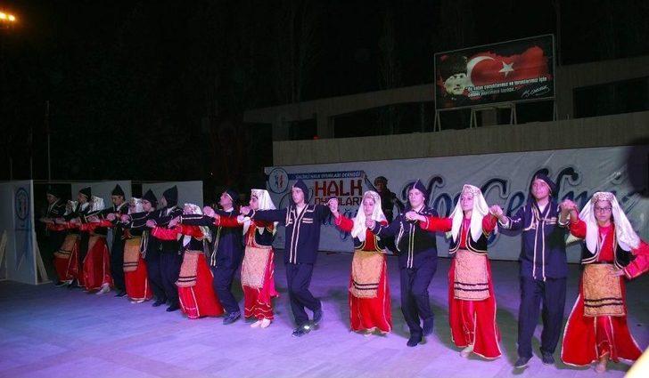 Salihli Halk Oyunları İle Şenlendi G3