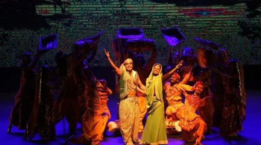 'a Passage To Bollywood' Danslarıyla Büyüledi