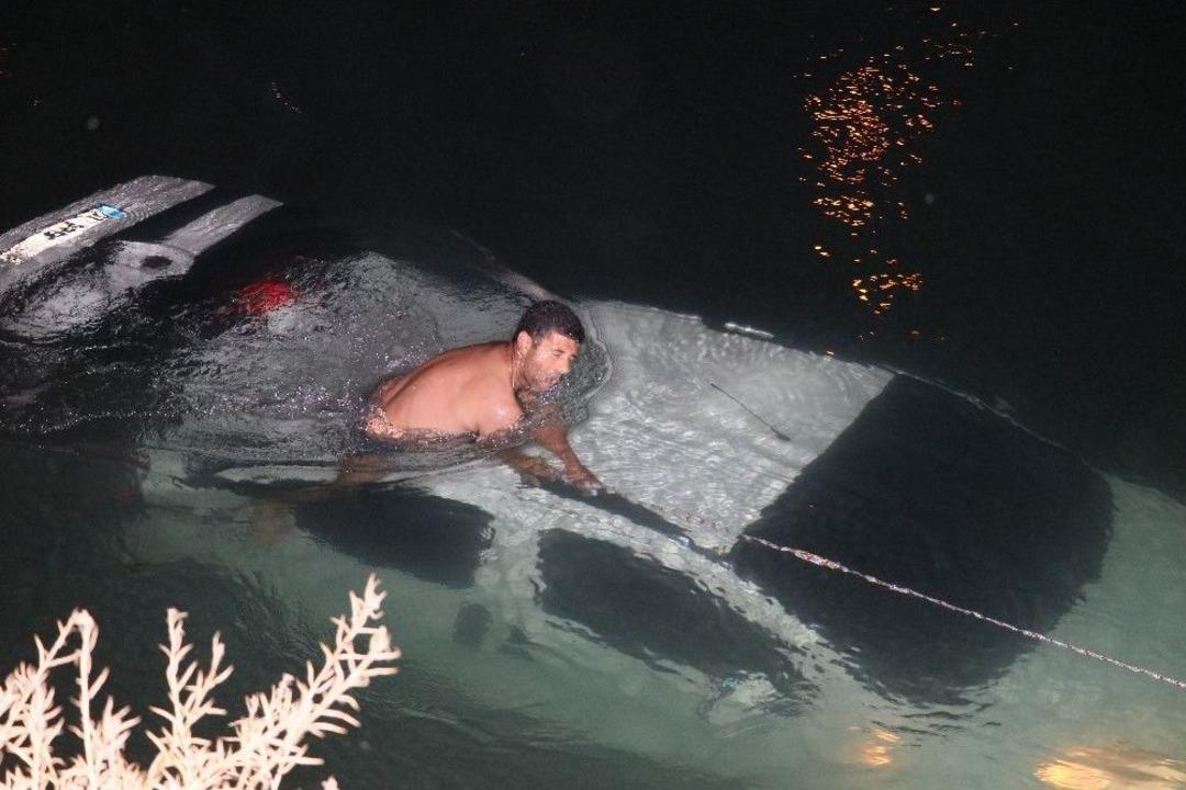 Kız Arkadaşı Kendisinden Ayrılınca, İntikam İ&ccedil;in Kız Arkadaşının Aracını Sulama Kanalına Attı