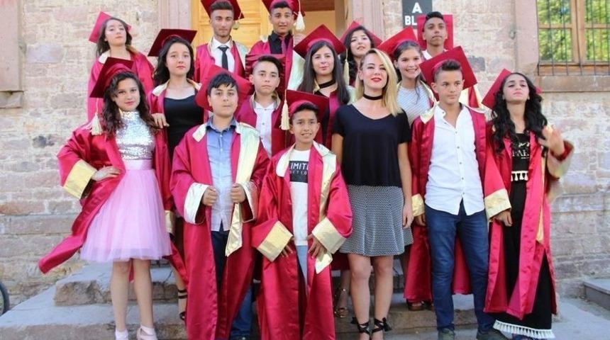 Ayvalık Gazi Ortaokulu&rsquo;nda Kep Fırlatma Heyecanı