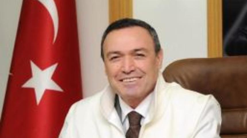 Eski Rekt&ouml;r Kurtcephe Fet&ouml;'den G&ouml;zaltında