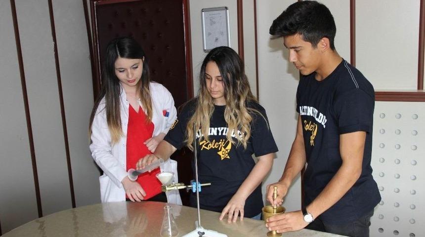 (özel Haber) Öğretmenlerinin Annesi İçin Çörek Otu İle Kemoterapi Kürünü Azalttılar, Yarışmada Dünya İkincisi Oldular