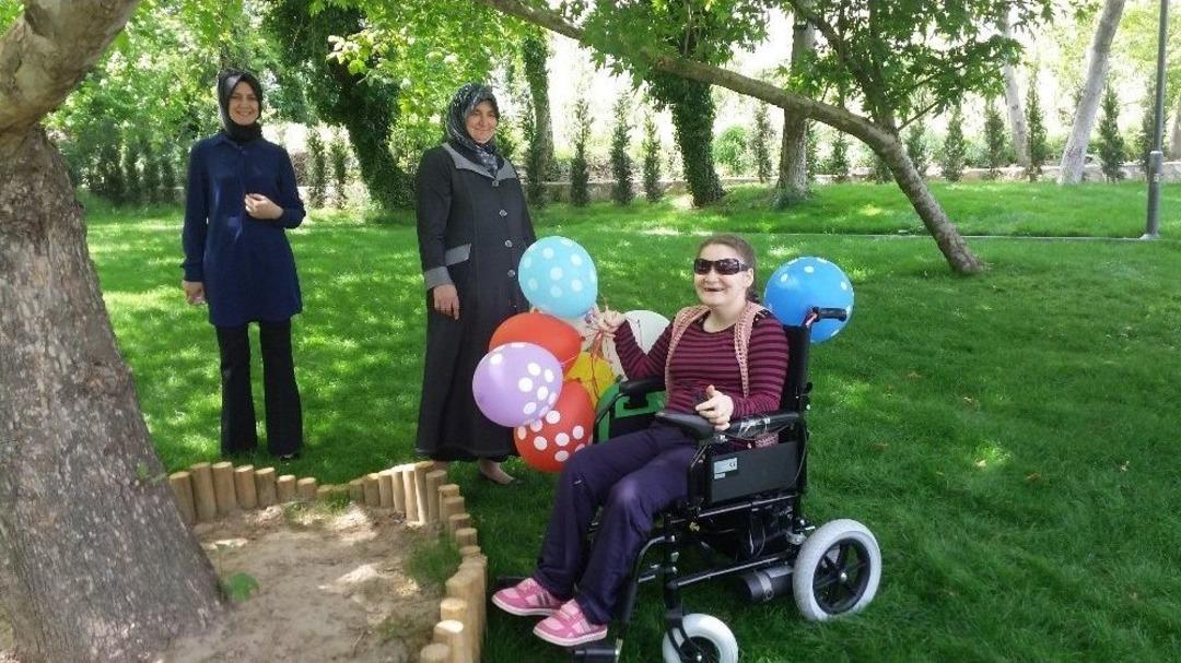 19 Yaşındaki Mine Hayatının En Mutlu G&uuml;n&uuml;n&uuml; Yaşadı