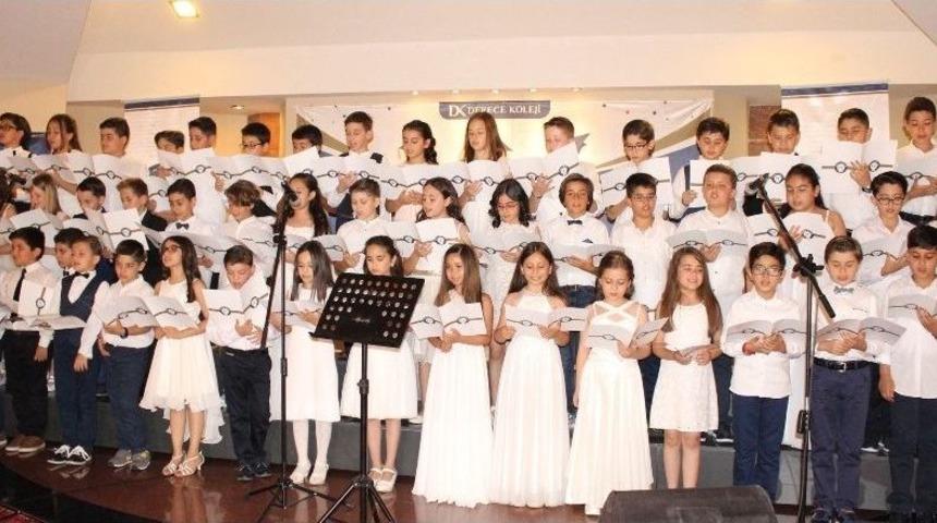 &Ouml;ğrencilerin Mezuniyet Sevinci