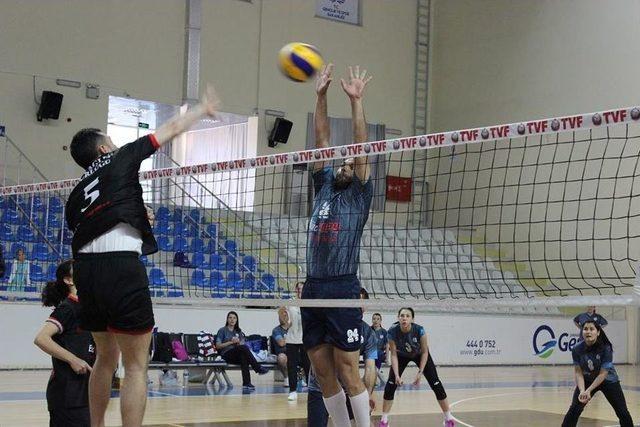 Voleybolda Şampiyon Gençlik Spor