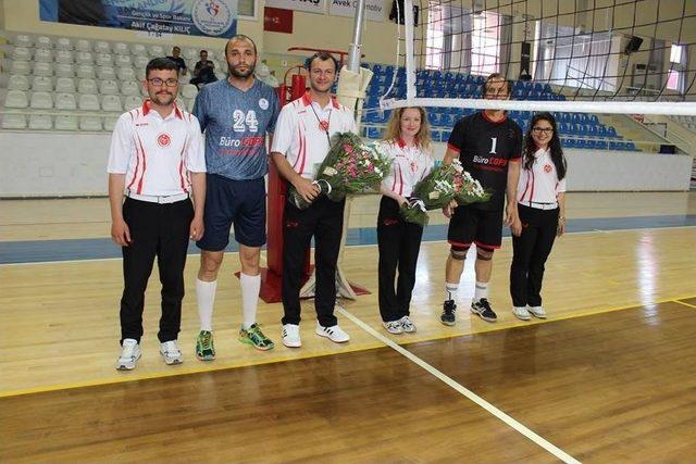 Voleybolda Şampiyon Gençlik Spor