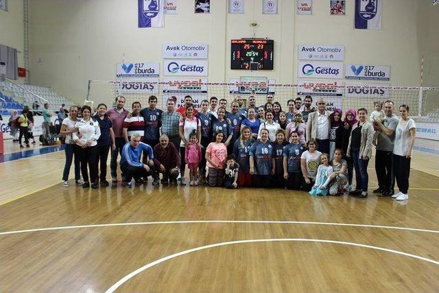 Voleybolda Şampiyon Gençlik Spor