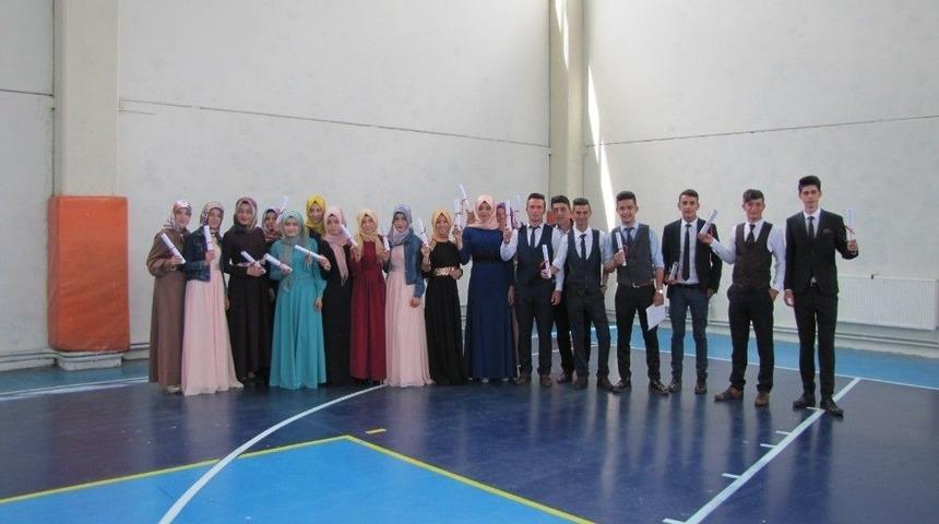 İmam Hatip Ortaokul Ve Lise &Ouml;ğrencilerinin Mezuniyet T&ouml;reni