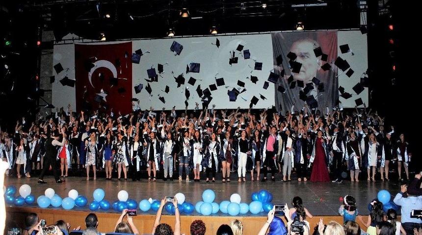 Sağlık&ccedil;ıların Mezuniyet Sevinci