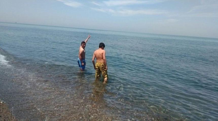 Batı Karadenizde Gen&ccedil;ler Deniz Sezonunu A&ccedil;tı