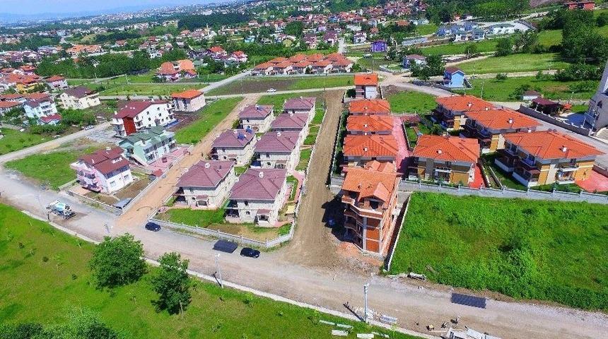 Başiskele&rsquo;de 3 Sokağın Yolu Betonla Kaplandı