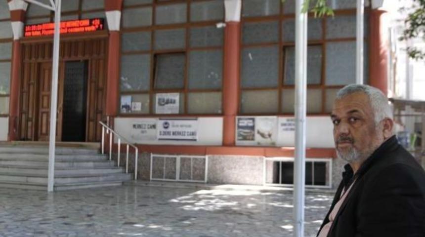 Ka&ccedil;ak Sigara Cezasını Camide Bekleyerek Ge&ccedil;iriyor