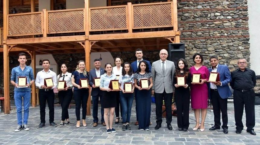 54&rsquo;&uuml;nc&uuml; Şiir İkindilerinde Gen&ccedil; Şairler Resitali