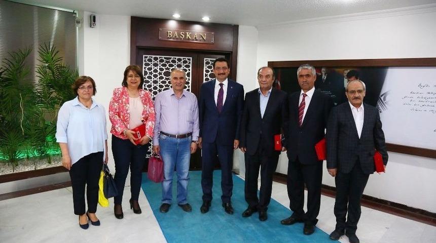 Başkan Ak&rsquo;tan Emekli Personele Teşekk&uuml;r Plaketi