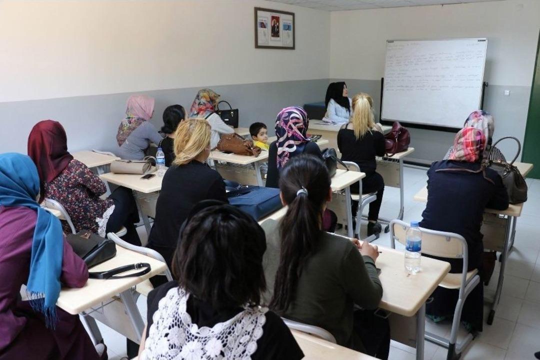 T&uuml;rkiye&rsquo;nin En B&uuml;y&uuml;k Meslek Edindirme Kamp&uuml;s&uuml; Diyarbakır&rsquo;da A&ccedil;ıldı