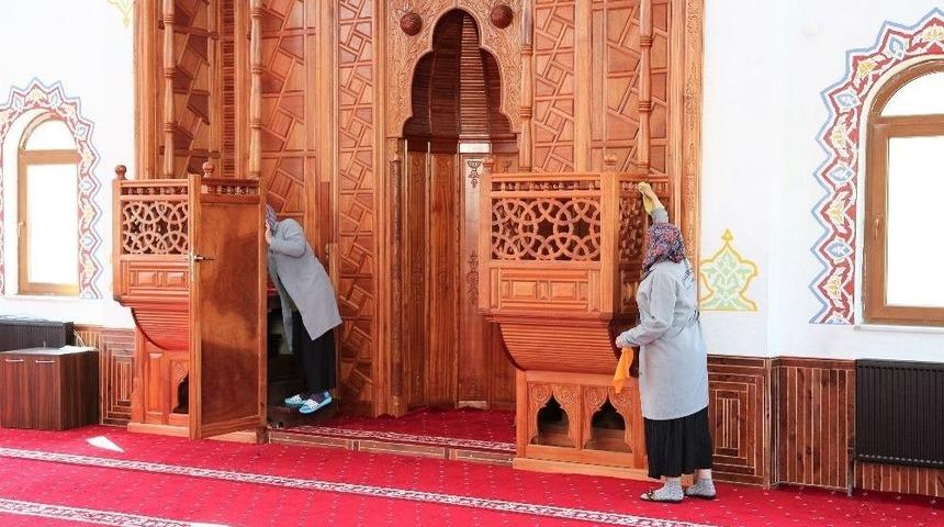 Başiskele&rsquo;nin Camileri Ramazan Ayına Hazır