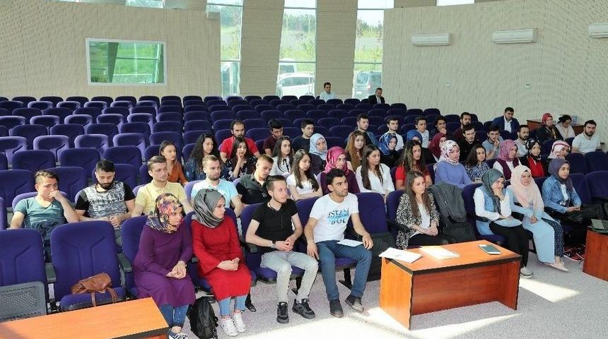 &Uuml;niversiteliler Başkan Ayaz&rsquo;ı Ziyaret Etti