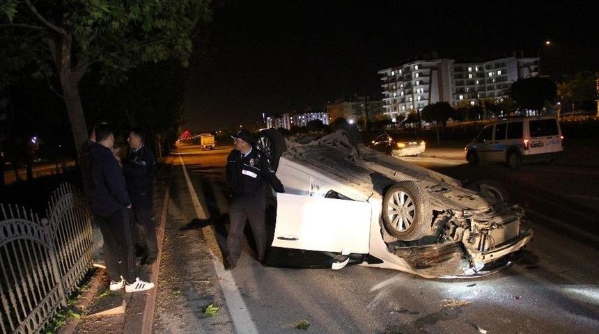 Otomobiliyle Takla Atan Alkoll&uuml; S&uuml;r&uuml;c&uuml; Yaya Olarak Ka&ccedil;tı