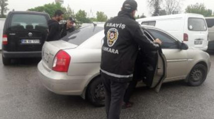 Ankara&rsquo;da Yol Kesip Silahla Havaya Ateş Eden 4 Şehir Magandası Yakalandı
