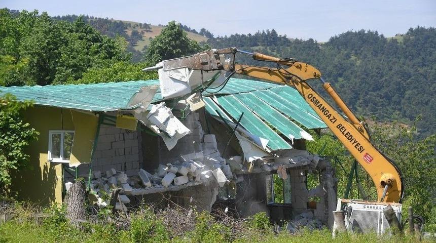 Uludağ Ka&ccedil;ak Yapılardan Temizleniyor