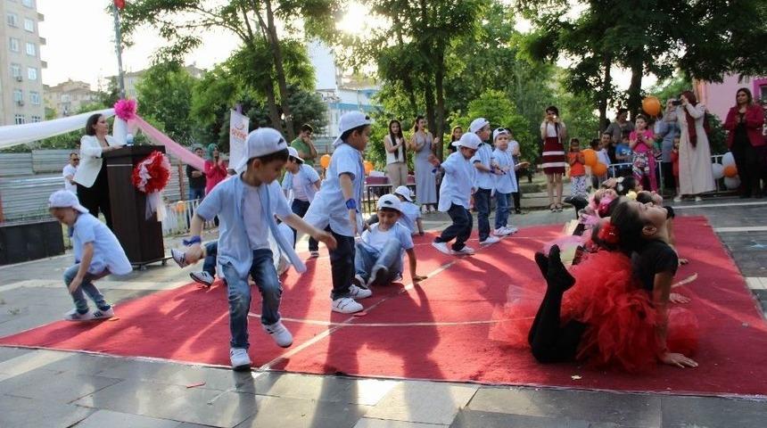 Minik &Ouml;ğrencilerin Performansı G&ouml;z Doldurdu