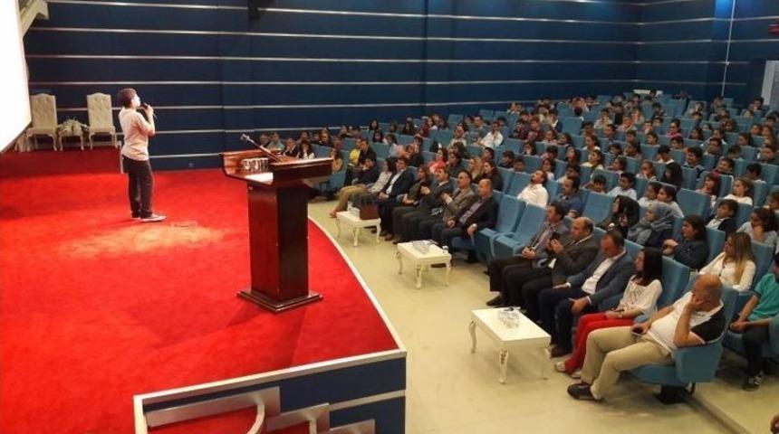 En G&uuml;zel Şiir Okuyan &Ouml;ğrenciler &Ouml;d&uuml;llendirildi