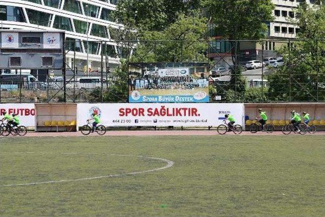 Bisikletle Terapi Alan  Engelliler, Şampiyonluk Için Pedal Çevirdi