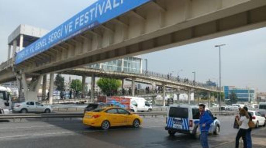 Sefak&ouml;y Metrob&uuml;s Durağında Bomba Paniği