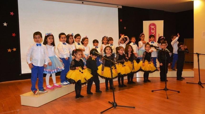 Miniklerin Yıl Sonu Gösterisi Büyük Alkış Aldı